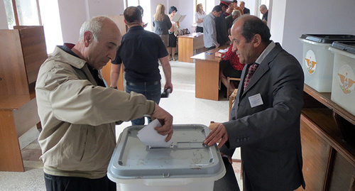 Голосование на участке в городе Мартуни в Нагорном Карабахе. 2015 год. Фото Алвард Григорян для "Кавказского узла"