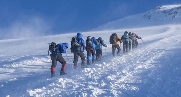 Туристическая группа в горах. Фото https://www.facebook.com/pressmchskbr/photos/pb.1630053507226219.-2207520000.1485153147./1896064613958439/?type=3&theater