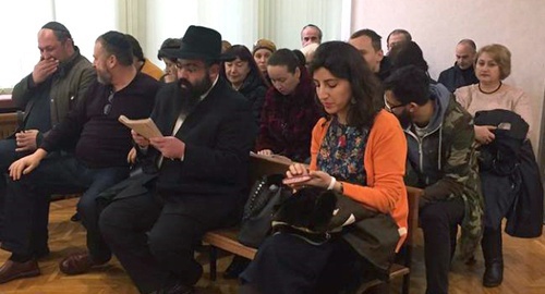 Арье Эделькопф и Ханна Эделькопф (на переднем плане) во время судебного заседания. Фото: Facebook.com/ari.edelkopf