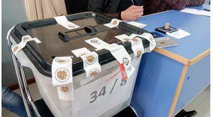 Урна для голосования в Гюмри. Фото Арменуи Мхоян
https://ru.armeniasputnik.am/politics/20161009/5116242/Gumri-vibori-mestnoesamoypravlenie.html Урна для голосования в Гюмри. Фото Арменуи Мхоян
https://ru.armeniasputnik.am/politics/20161009/5116242/Gumri-vibori-mestnoesamoypravlenie.html