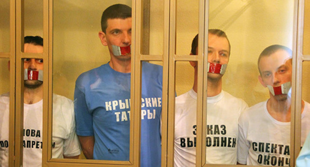 Подсудимые по "делу "Хизб-Ут Тахрир" - Руслан Зейтуллаев, Ферат Сейфуллаев, Рустем Ваитов и Нури Примов на оглашении приговора, 7 сентября 2016 года. Фото Константина Волгина для "Кавказского узла"