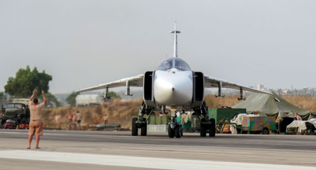 Су-24 на базе в Латакии. Сирия. Фото https://ru.wikipedia.org/