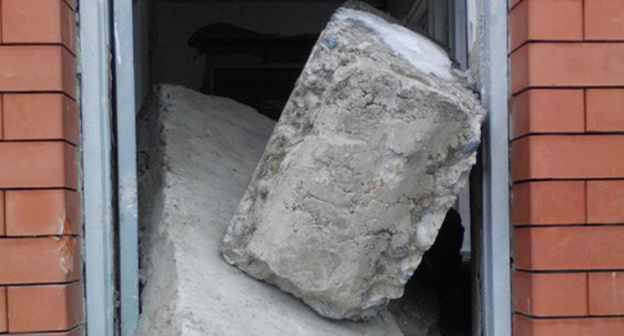 Заваленные двери цеха предприятия  "Орех". 9 февраля 2017 г. Фото предоставлено очевидцем для "Кавказского узла"