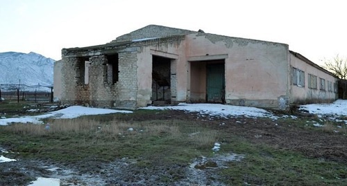 Заброшенная ферма в Ленинкенте, на территории которой строится приют. Фото: http://www.mkala.ru/info/news/2017/02/22/news_13334.html