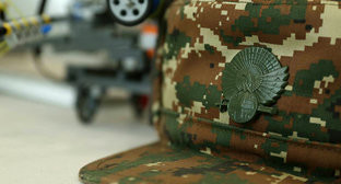 Фуражка военнослужащего армии НКР. Фото © TUMO
 https://ru.armeniasputnik.am/karabah/20170223/6497349/karabah-voennosluzhashchij-gibel-prichiny.html