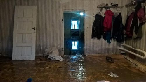 Комната в одном из подтопленных в Элисте домов. Фото Бадмы Бюрчиева для "Кавказского узла".