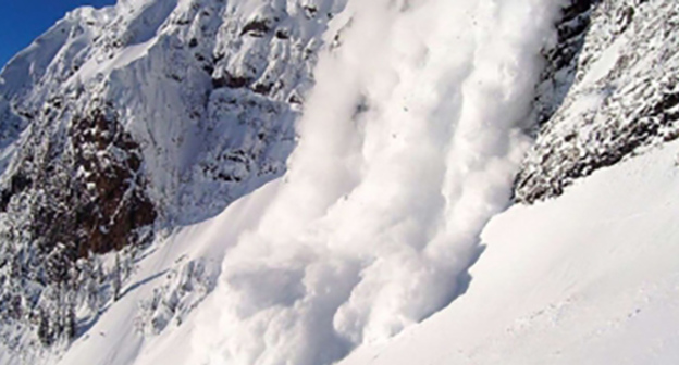 Сход лавины. Фото http://kg.mirtv.ru/news/50260