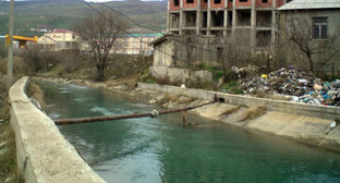 Махачкала, ул.Аметхан-Султана 3, участок 26 (новостройки возле канала). Фото http://www.mkala.ru/feedback/fotofakt/?curPos=230&ispolnitel=58
