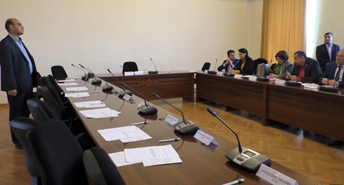 Зал заседания совета старейшин Ванадзора. Фото http://rus.azatutyun.am/a/28221749.html