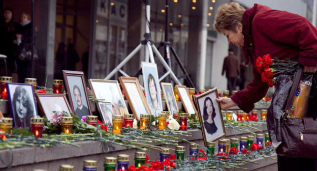 Портреты погибших во время штурма на Дубровке. Москва. Фото: Yuri Timofeyev (RFE/RL)