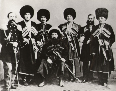 Шамиль с сыновьями, зятьями и русскими офицерами в Калуге. Фото: Gazavat.ru/history3.php?rub=18&amp;art=256