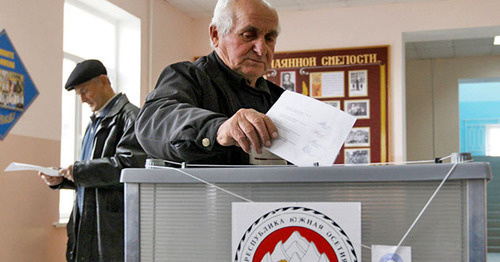 На избирательном участке. Южная Осетия. Фото Sputnik/Михаил Мокрушин