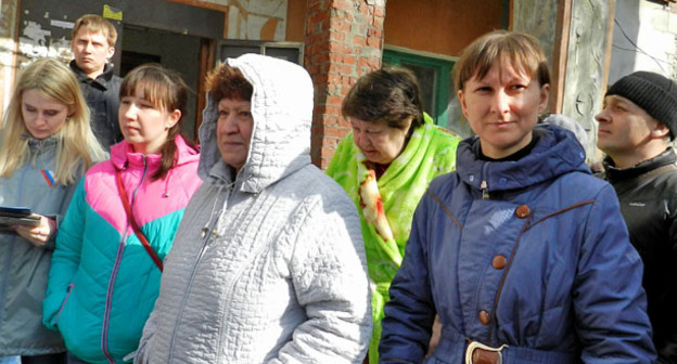 Сход жителей дома по улице Саушинская, 30. Волгоград, 2 марта 2017 г. Фото Татьяны Филимоновой для "Кавказского узла"