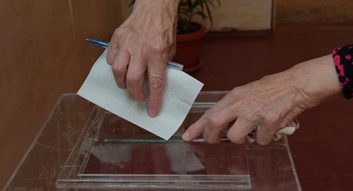 Процесс голосования в Абазии. Фото © Sputnik. Томас Тхайцук
 http://sputnik-abkhazia.ru/analytics/20170227/1020501851/cherez-dve-nedeli-u-abxazii-budet-novyj-parlament.html