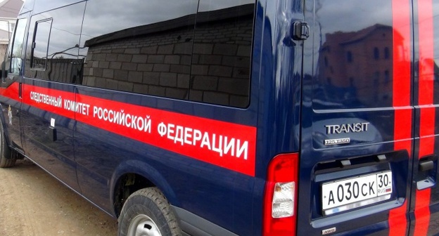 Автомобиль СК Астрахани. Фото http://astra-novosti.ru/zaderzhan-direktor-gostevogo-doma-kristall-gde-pogibla-semejnaya-para-s-rebenkom/