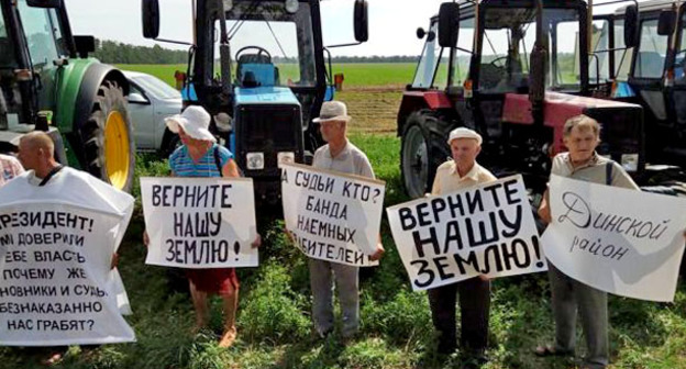 Участники "тракторного марша". Краснодарский край, август 2016 г. Фото Василия Мельниченко http://www.donnews.ru