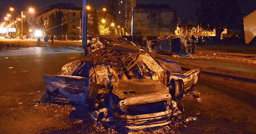 Сожженные автомобили во время беспорядков в Батуми. 12 марта 2017 г. Фото: Seyran Baroyan https://sputnik-georgia.ru