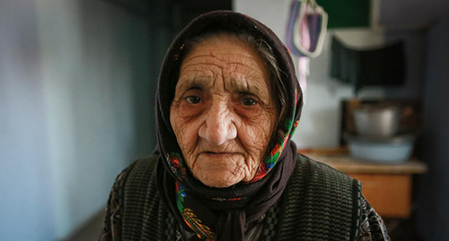 Жительница аварийного общежития. Баку, март 2017 года. Фото Азиза Каримова для "Кавказского узла"