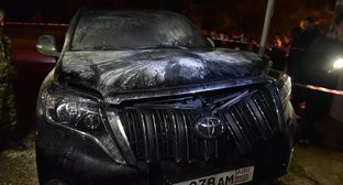 Сгоревшая машина Батала Айбы. Фото © Sputnik / Томас Тхайцук
 http://sputnik-abkhazia.ru/Incidents/20170316/1020628988/Vozgoranie-avtomobilya-kandidata-v-deputaty-Batala-Ajba-proizoshlo-v-Suhume.html