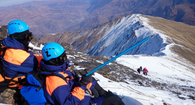 Спасатели в горах. Фото http://95.mchs.gov.ru/pressroom/news/item/2576545/