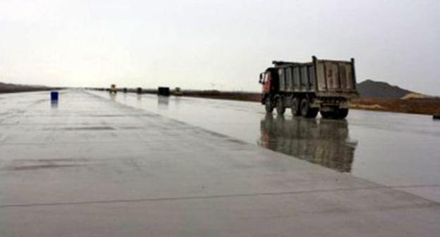 Взлетно-посадочная полоса аэропорта Ростова-на-Дону. Фото http://www.s.1rnd.ru/section/newsIconCis2/subdir/full/upload/images/news/icon/2fc09a201692c551b4dec80772fed692_14682349118.jpg

