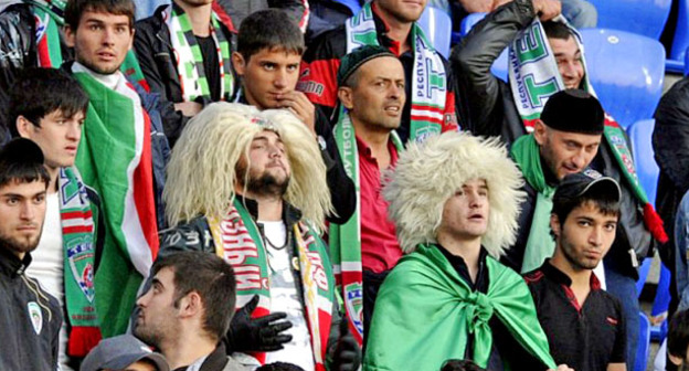 Болельщики футбольного клуба "Терек". Фото http://old.fc-terek.ru