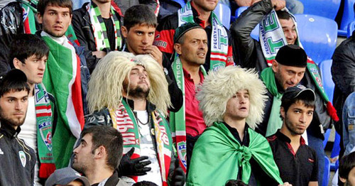 Болельщики футбольного клуба "Терек". Фото http://old.fc-terek.ru