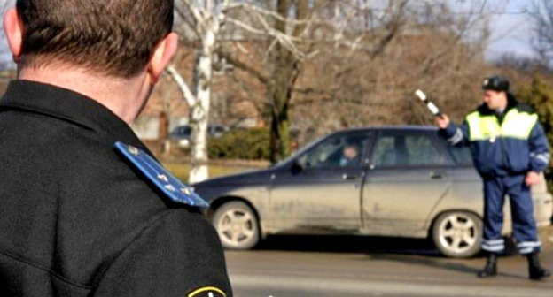 Сотрудник ДПС. Фото www.riadagestan.ru