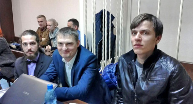 Адвокат Михаил Беньяш и осужденный Михаил Пчелин (слева направо). Сочи, 27 марта 2017 г. Фото Светланы Кравченко для "Кавказского узла"