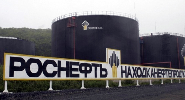 Нефтеналивной терминал компании "Роснефть". Фото https://www.rosneft.ru/press/photogallery/Pererabotka_i_sbit/JEksport_nefteproduktov/Nahodkinskij_neftenalivnoj_terminal_Prim/