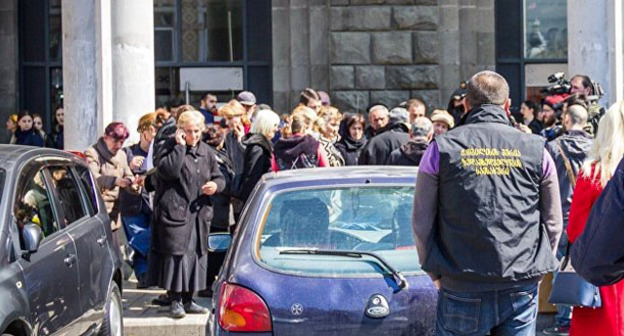 Участники акции у метро "Марджанишвили". Тбилиси, 30 марта 2017 г. Фото: Sputnik/Levan Aviabreli