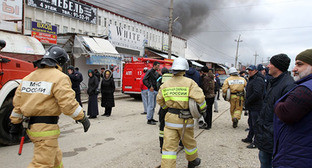 Пожар на рынке на улице Ирчи Казака в Махачкале. 31 марта 2017 г. Фото: Руслан Алибеков http://chernovik.net/