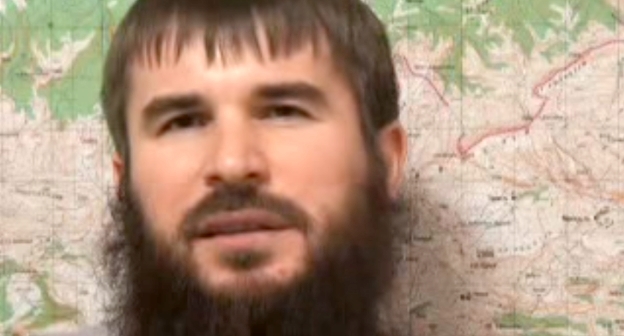 Иса Ямадаев. Кадр из видеообращения к Дмитрию Меведеву, Youtube.com/watch?v=gM_Betsp5QE