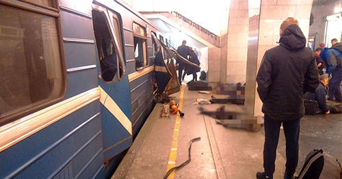 На месте взрыва в метро Санкт-Петербурга. 3 апреля 2017 г. Фото: vk.com/spb_today

