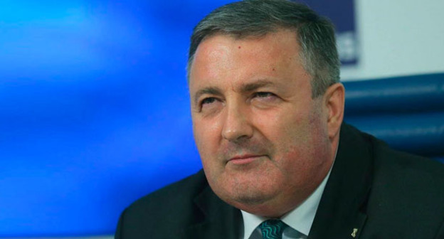 Александр Перенджиев. Фото https://ru.sputnik-news.ee/radio/20170401/5254749/politolog-ssha-nachinajut-predjavljat-evrope-scheta-svoi-uslugi.html