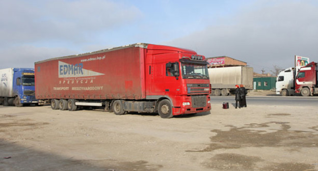 Акция протеста дальнобойщиков в Манасе. Ноябрь 2015 г. Фото Руслана Алибекова для "Кавказского узла"