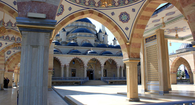 Мечеть "Сердце Чечни". Грозный. Фото: Салман https://ru.wikipedia.org/