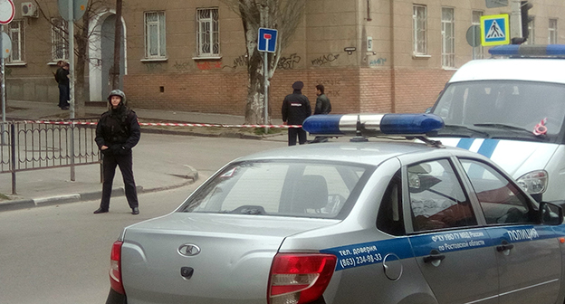 Силовики на месте взрыва в Ростове-на-Дону 
Фото Константина Волгина для "Кавказского узла" 
