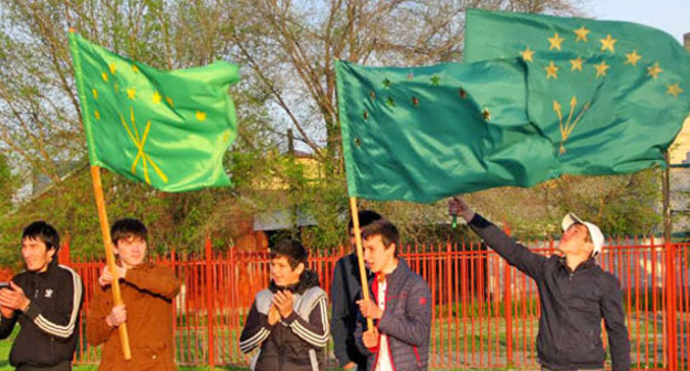 День черкесского флага. Черкесск, 25 апреля 2014 г. Фото Аси Капаевой для "Кавказского узла"