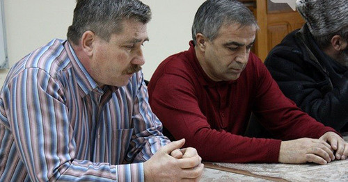 Валерий Бриних и Заурбий Чундышко (справа). Фото https://onkavkaz.com/articles/3448-dum-adygei-prizval-privlech-k-otvetstvennosti-rukovoditelja-partii-zelenye-za-to-chto-on-ne-dos.html