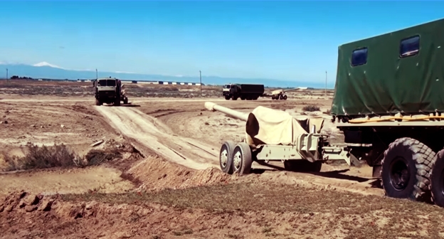 Колонна военной техники на учениях в Азербайджане. Скриншот из видео Минобороны страны, youtube.com/watch?v=MIrgn40nuBU