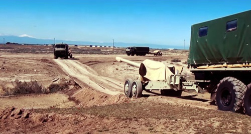 Колонна военной техники на учениях в Азербайджане. Скриншот из видео Минобороны страны, youtube.com/watch?v=MIrgn40nuBU