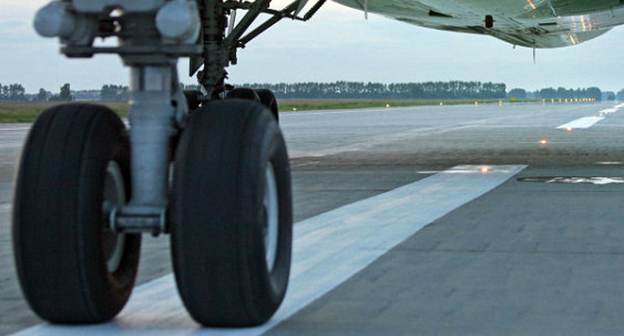 Шасси самолёта Фото http://www.inoreader.com/article/3a9c6e7c59d4d23f-samolet-utair-vikatilsya-za-predeli-vzletno-posadochnoy-polosi-polosi