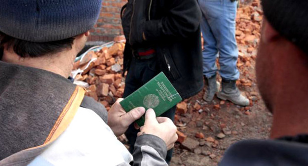 Нелегальные мигранты. Фото: Геннадий Аносов / Югополис