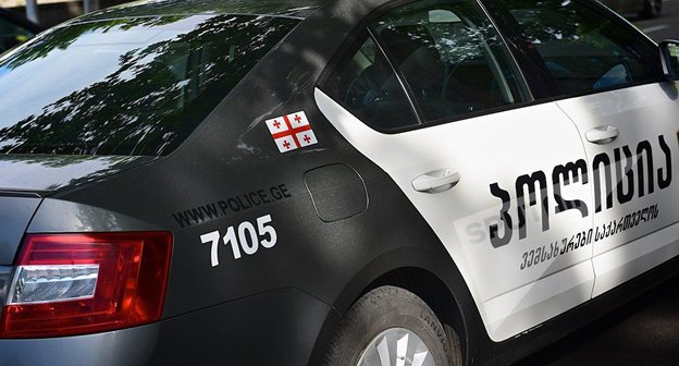 Машина полиции в Грузии. Фото http://vestikavkaza.ru/news/Eks-deputata-gruzinskogo-parlamenta-ranili-v-Telavi.html