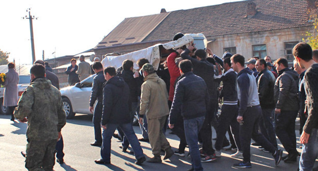 Похороны Владимира Цкаева в родовом селе Кобань. Северная Осетия, 4 ноября 2015 года. Фото Эммы Марзоевой для "Кавказского узла"