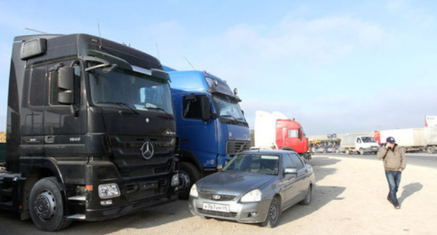 Акция протеста дальнобойщиков в Манасе. Фото Руслана Алибекова для "Кавказского узла"