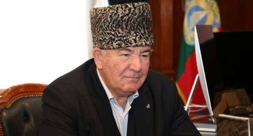 Председатель Координационного центра мусульман Северного Кавказа Исмаил Бердиев. Фото: http://kchr.ru/news/detailed/28811/