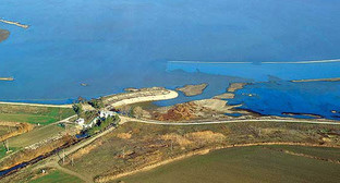 Сбросное сооружение Крюковского водохранилица. Фото http://www.kmvh.ru Сбросное сооружение Крюковского водохранилица. Фото http://www.kmvh.ru