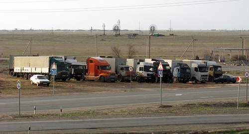 Астраханские участники стачки выставили колонну из 10 машин на западном въезде в город Фото Вячеслава Ященко для Кавказского Узла